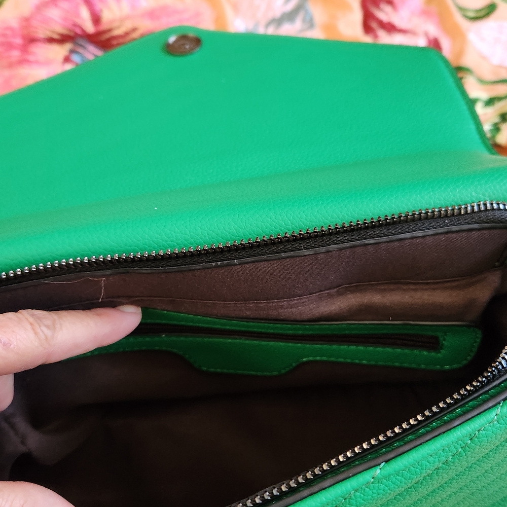 Yves Saint Laurent Vibrant Green Chevron Shoulder Bag NEW - Picture 4 of 7